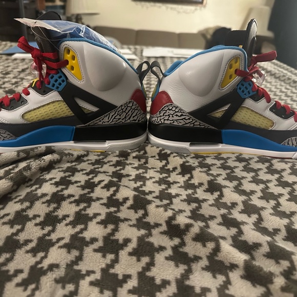 collectable jordan spizke mint in box. Dont wanna sell but need the money.. - Picture 4 of 7